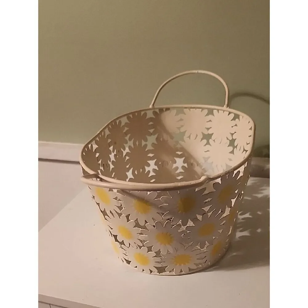 Metal Daisy Basket with Handles